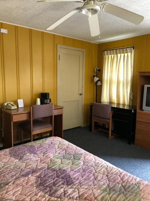 Coronado West Motel image 5